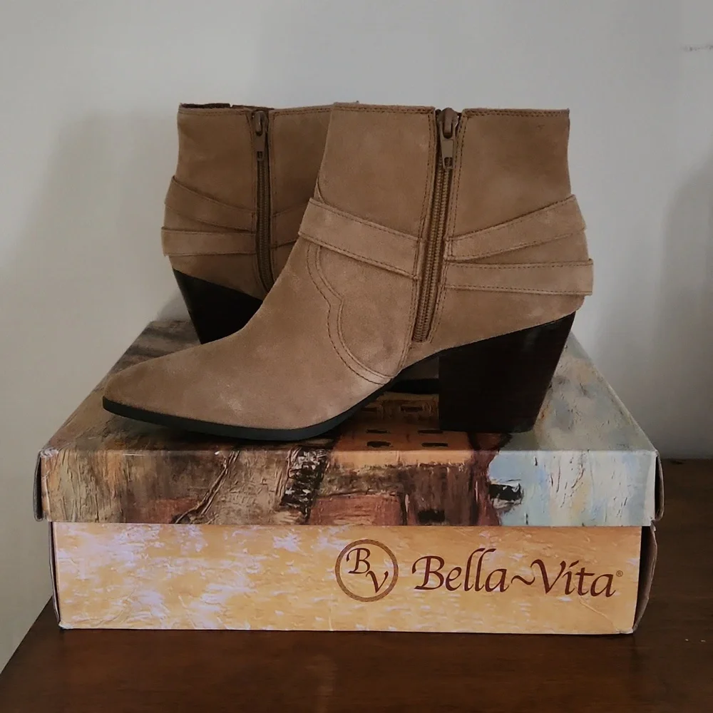Bella Vita desert suede leather booties - Picture 2 of 5